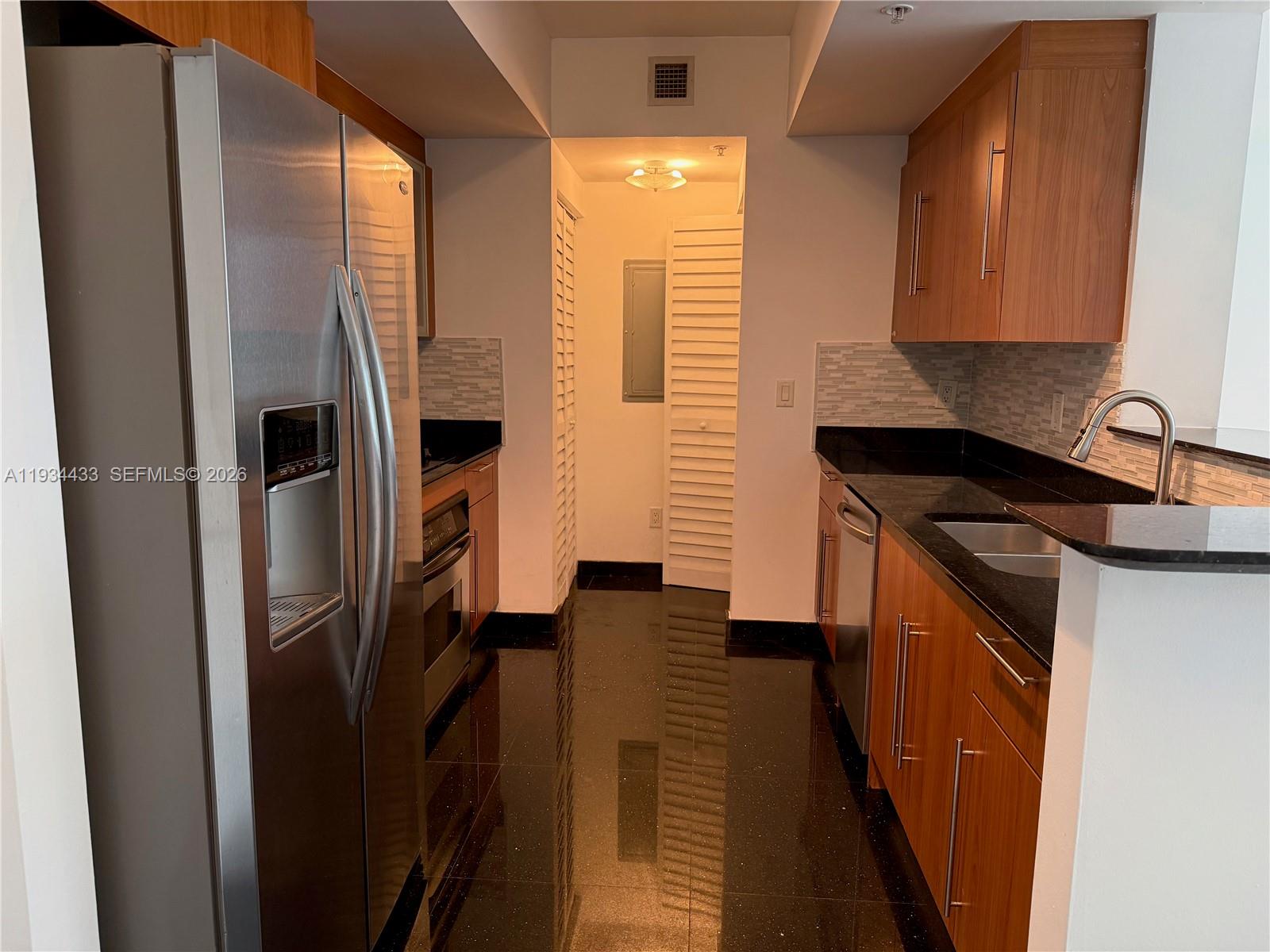 325 S Biscayne Blvd #621, Miami FL 33131
