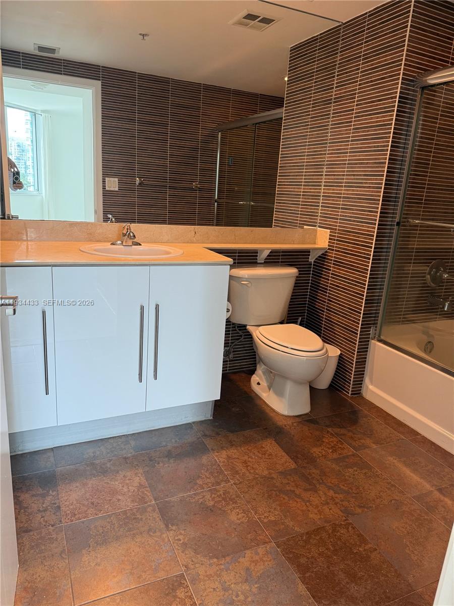 325 S Biscayne Blvd #621, Miami FL 33131