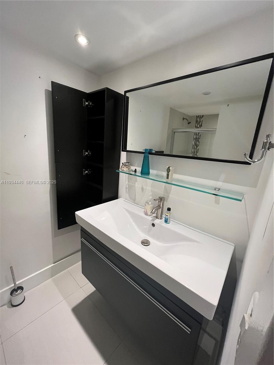 200 SE 15th Rd #11I, Miami FL 33129