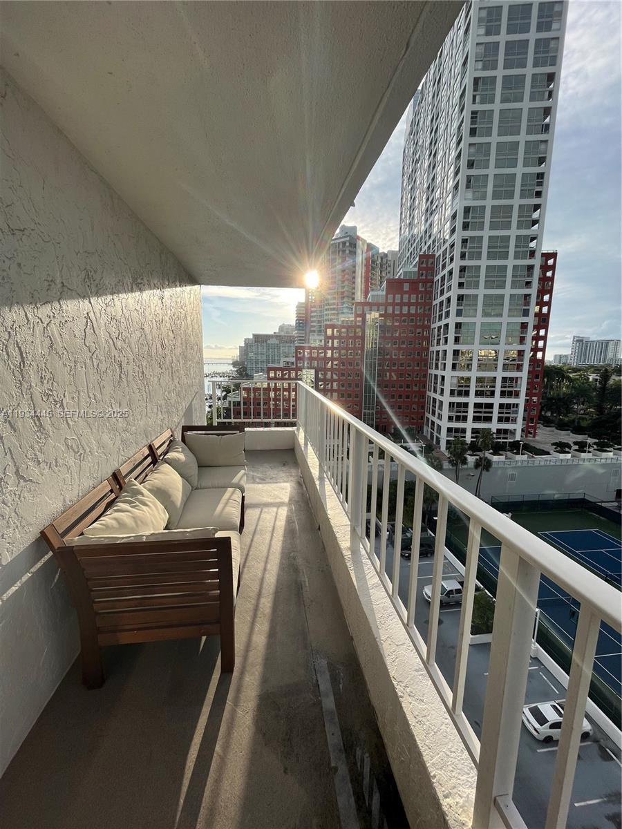 200 SE 15th Rd #11I, Miami FL 33129