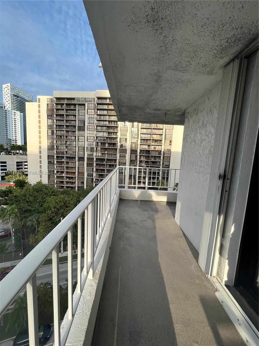 200 SE 15th Rd #11I, Miami FL 33129