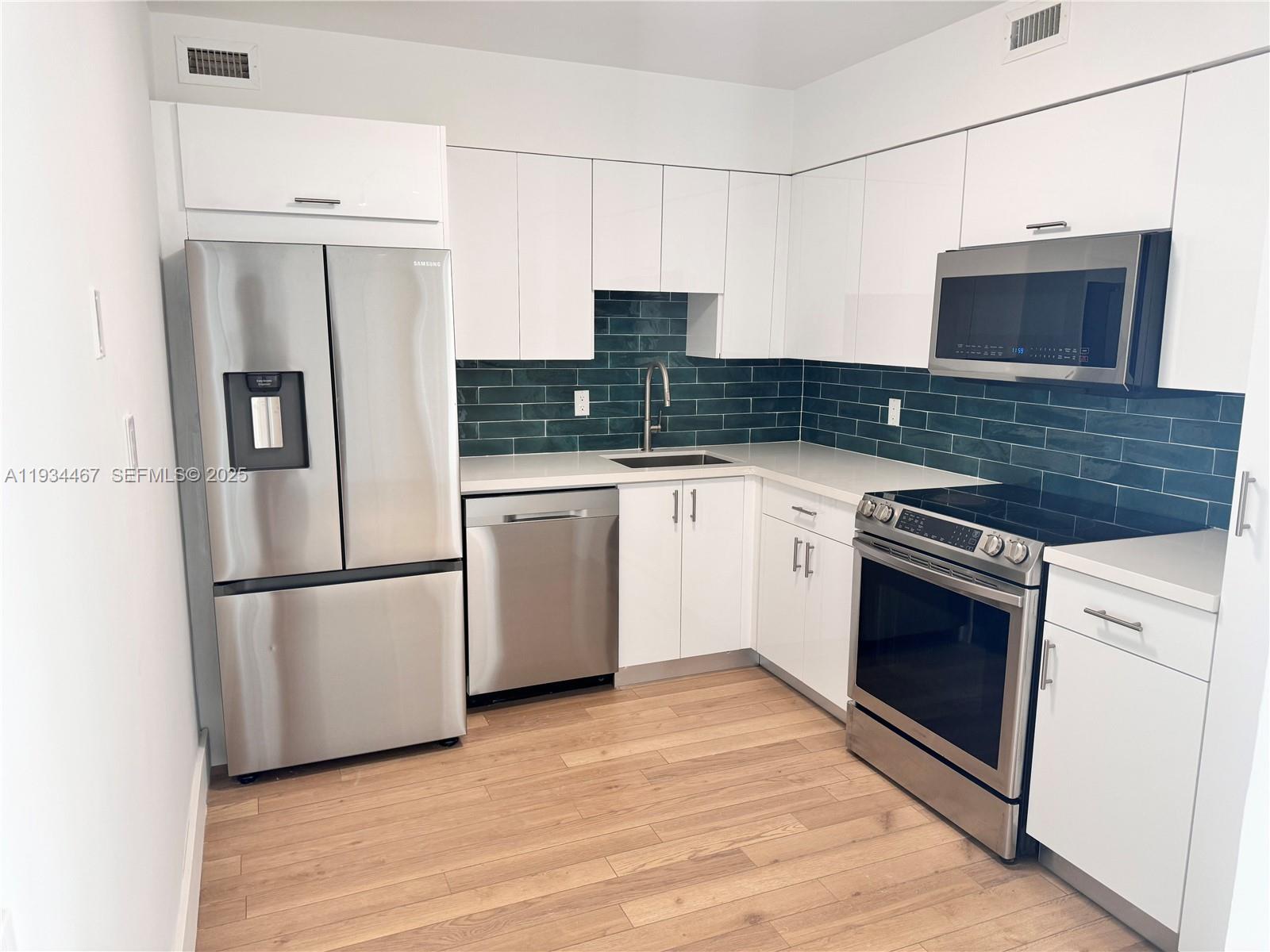 5161 Collins Ave #916, Miami Beach FL 33140