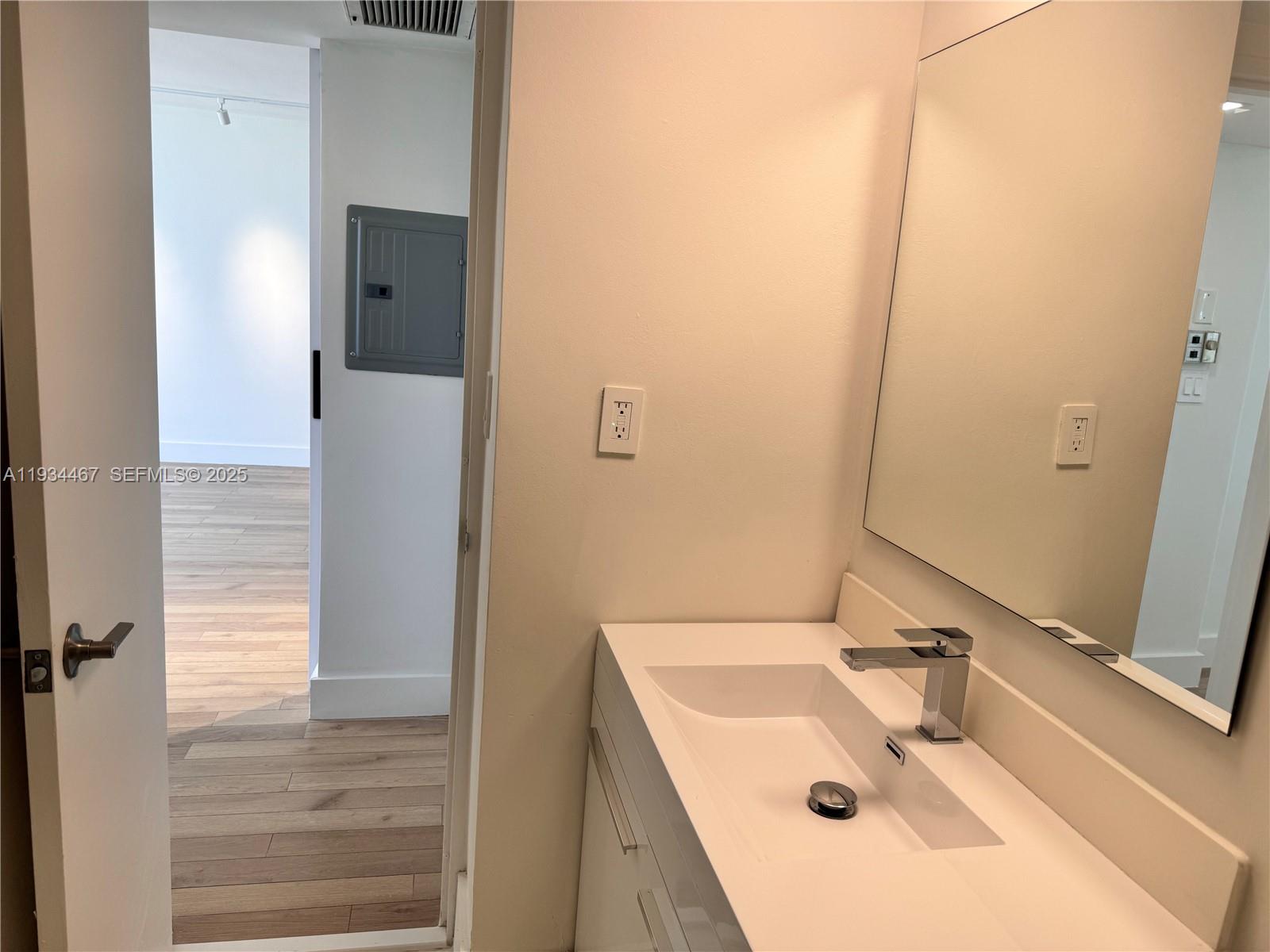 5161 Collins Ave #916, Miami Beach FL 33140