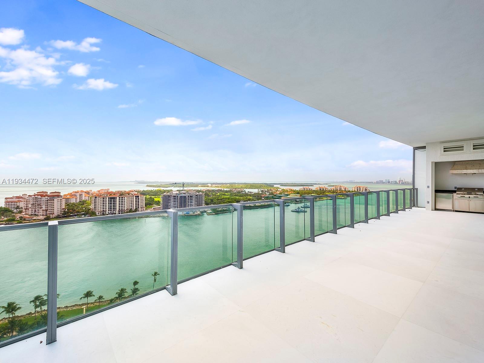 800 S Pointe Dr #2103, Miami Beach FL 33139