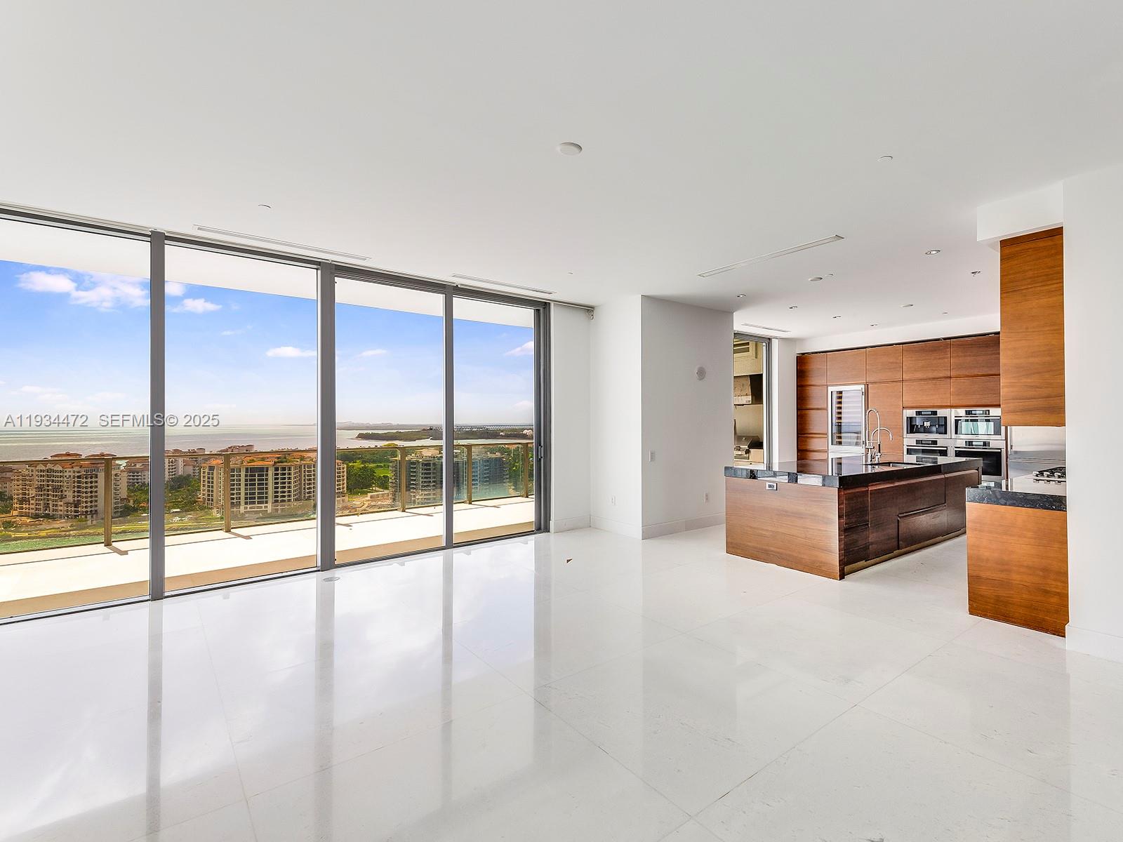 800 S Pointe Dr #2103, Miami Beach FL 33139
