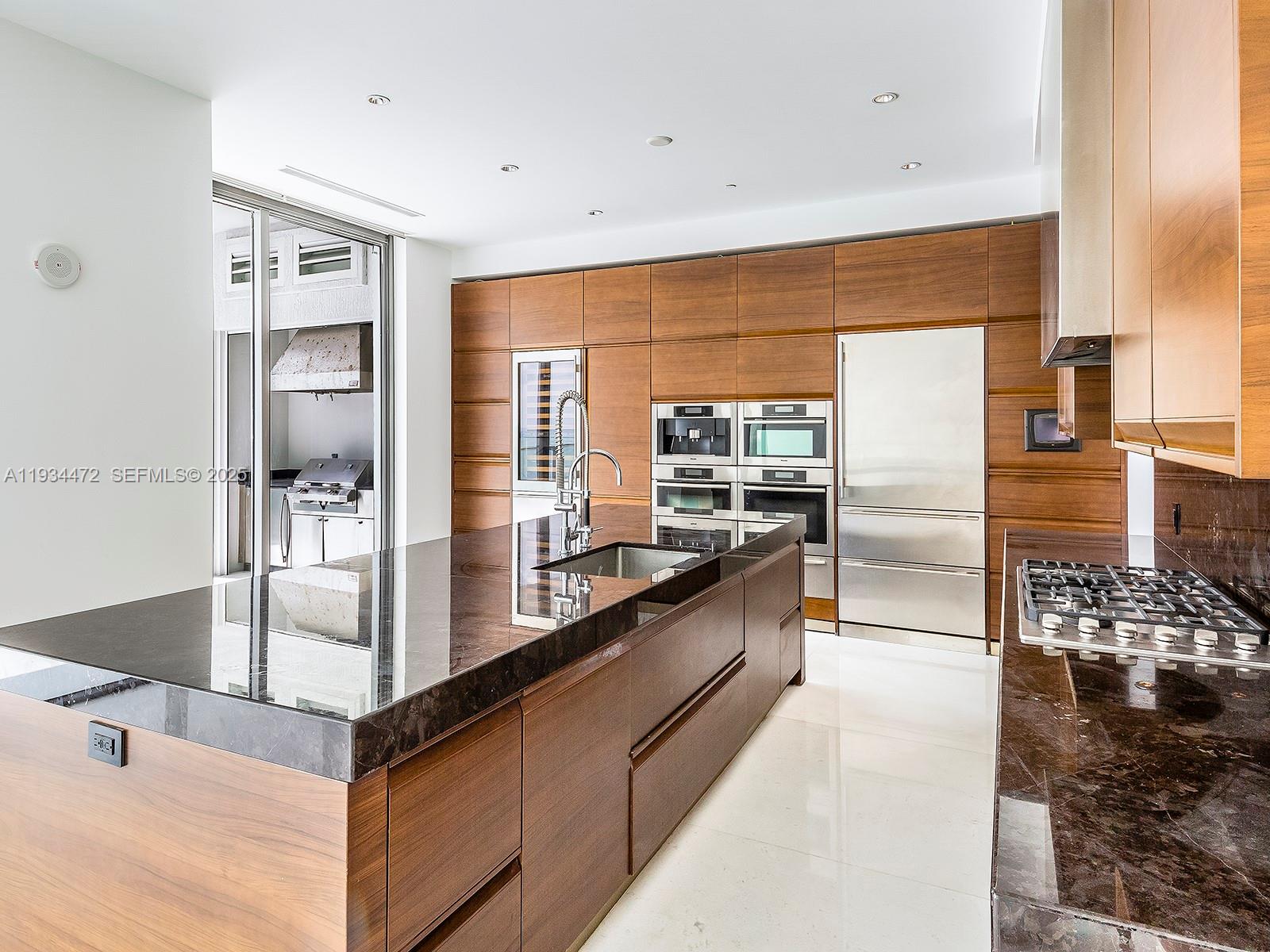 800 S Pointe Dr #2103, Miami Beach FL 33139