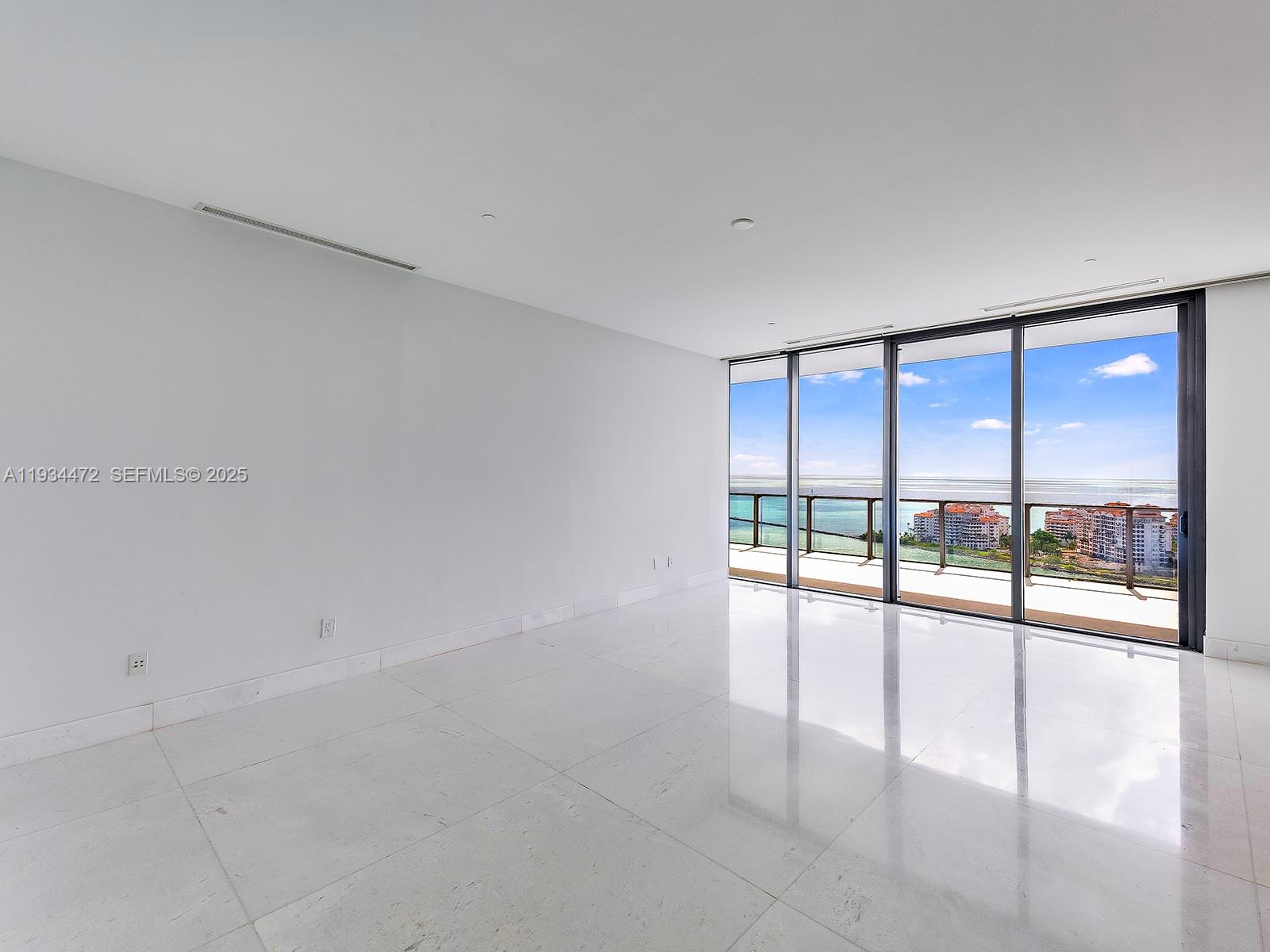 800 S Pointe Dr #2103, Miami Beach FL 33139