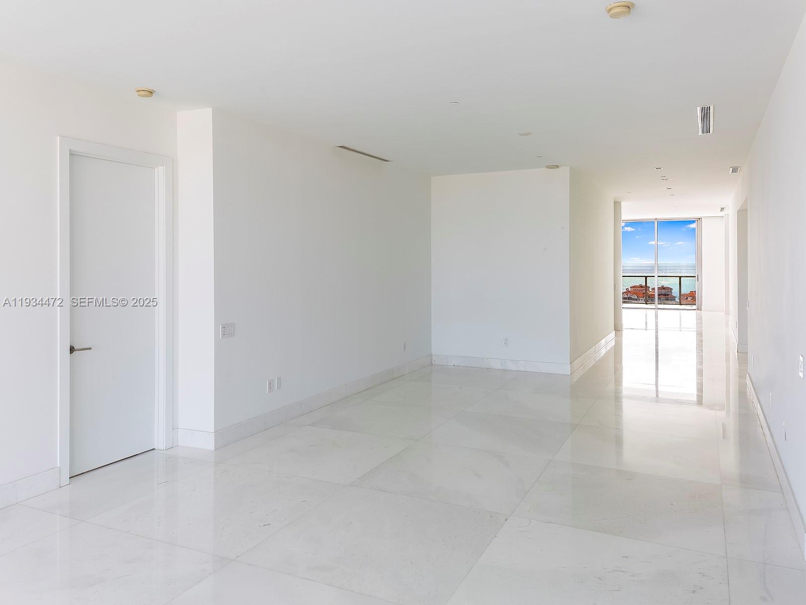 800 S Pointe Dr #2103, Miami Beach FL 33139