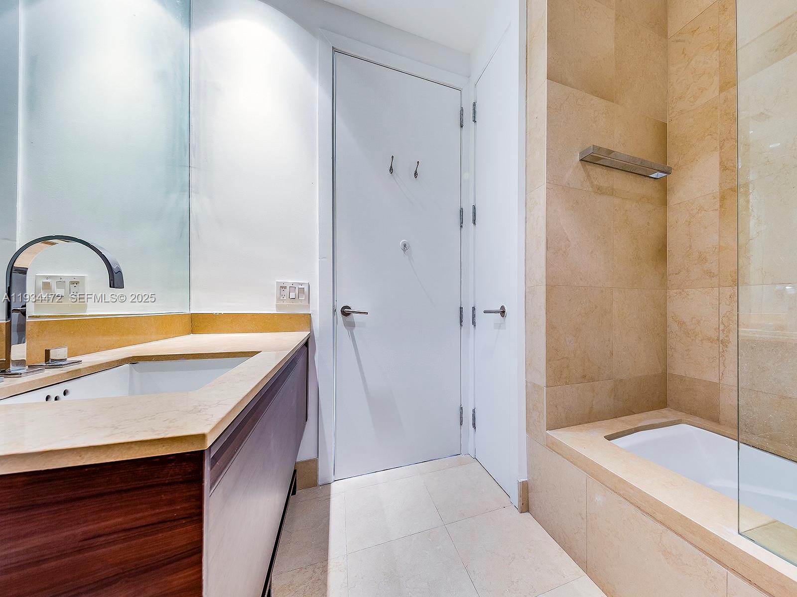 800 S Pointe Dr #2103, Miami Beach FL 33139