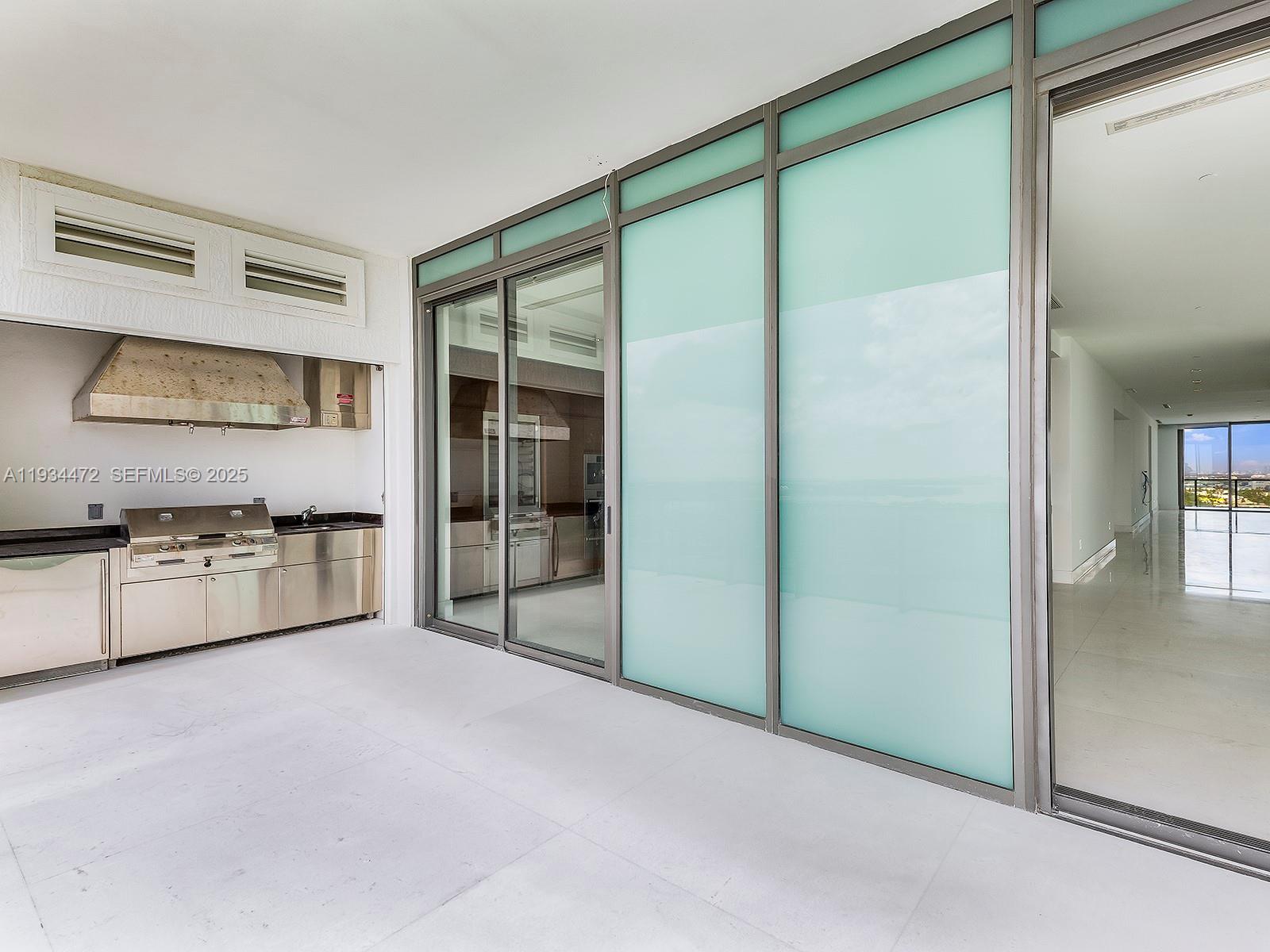 800 S Pointe Dr #2103, Miami Beach FL 33139