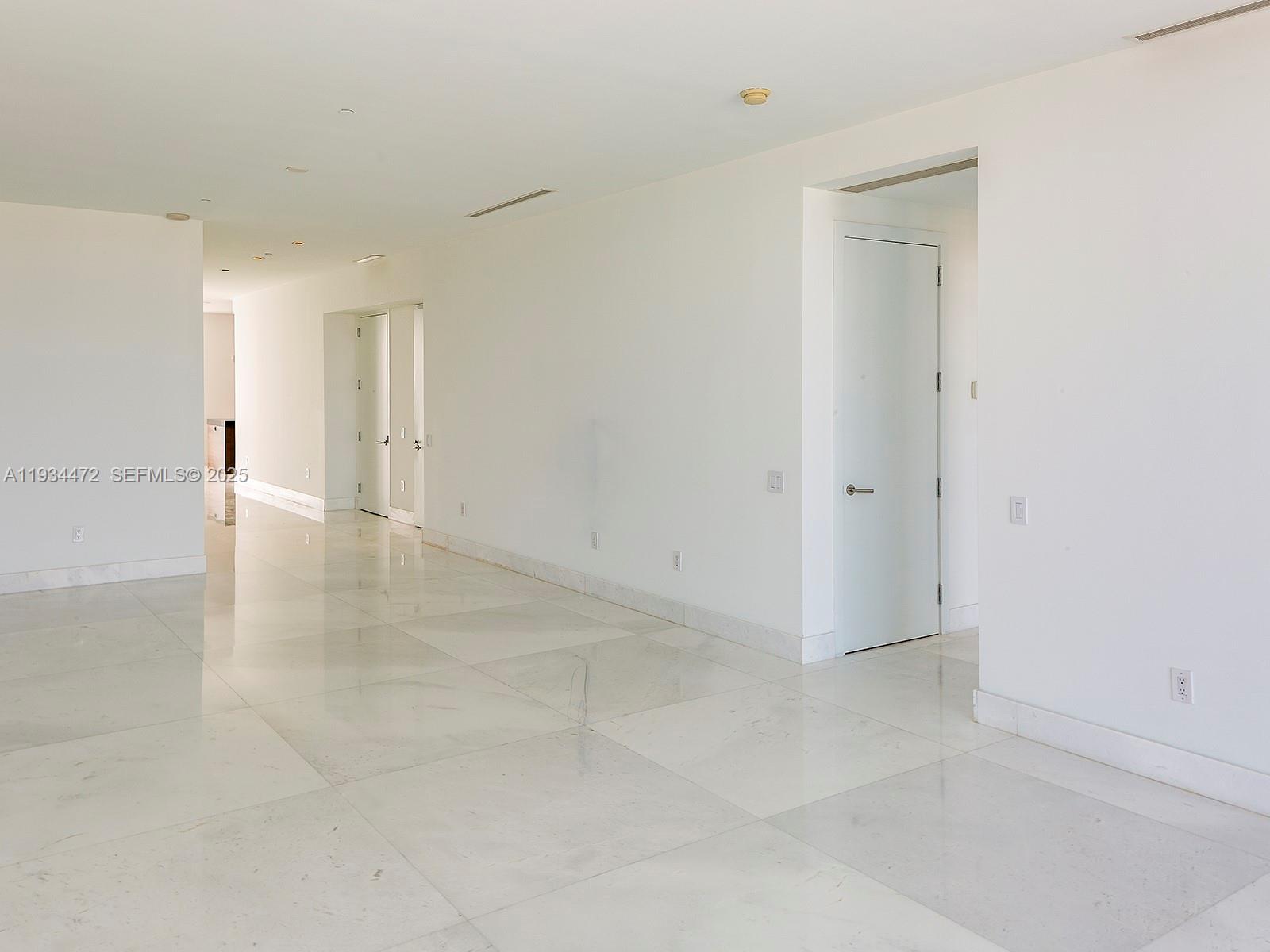800 S Pointe Dr #2103, Miami Beach FL 33139