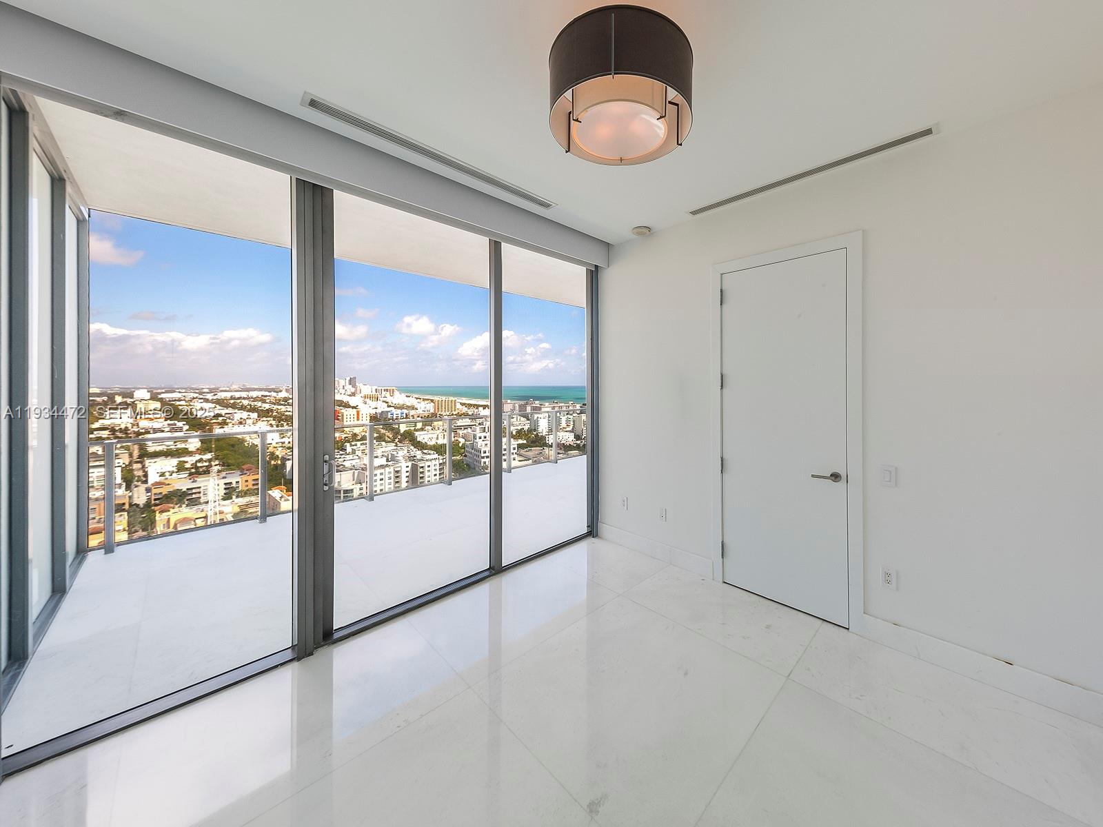800 S Pointe Dr #2103, Miami Beach FL 33139