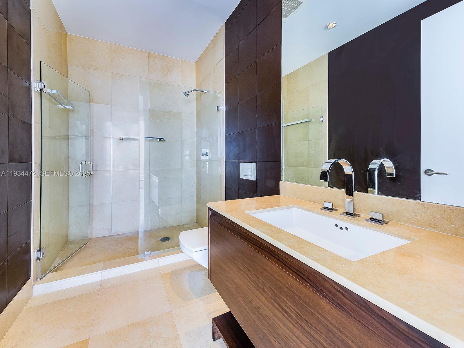 800 S Pointe Dr #2103, Miami Beach FL 33139