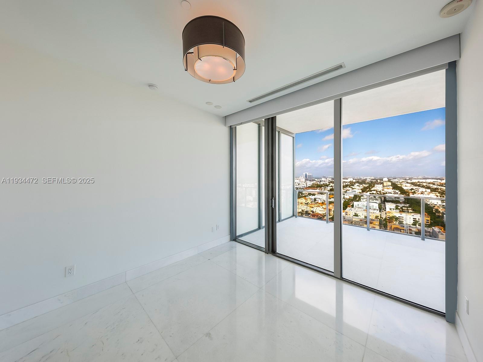 800 S Pointe Dr #2103, Miami Beach FL 33139