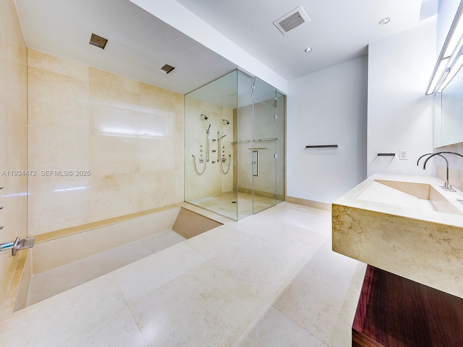 800 S Pointe Dr #2103, Miami Beach FL 33139