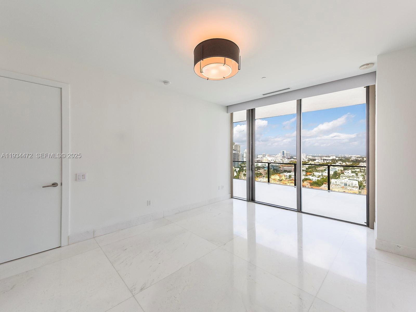 800 S Pointe Dr #2103, Miami Beach FL 33139