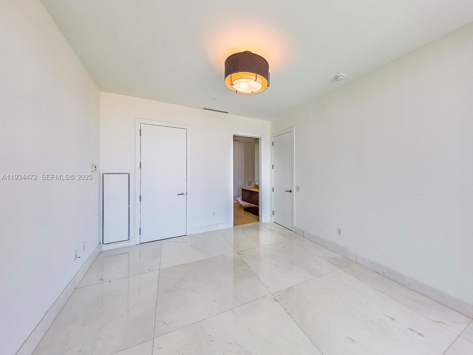 800 S Pointe Dr #2103, Miami Beach FL 33139