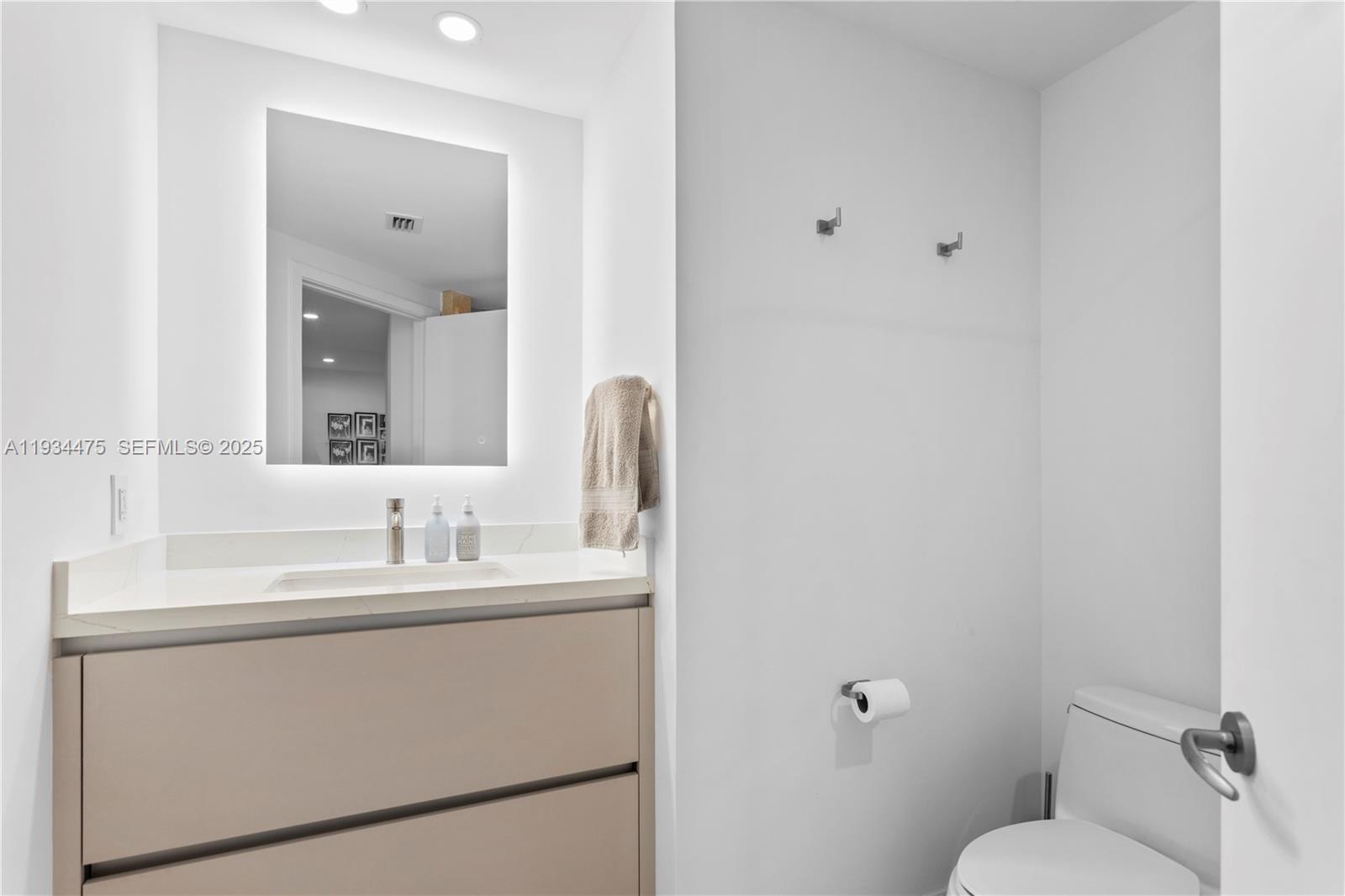 1331 Brickell Bay Dr #3007, Miami FL 33131