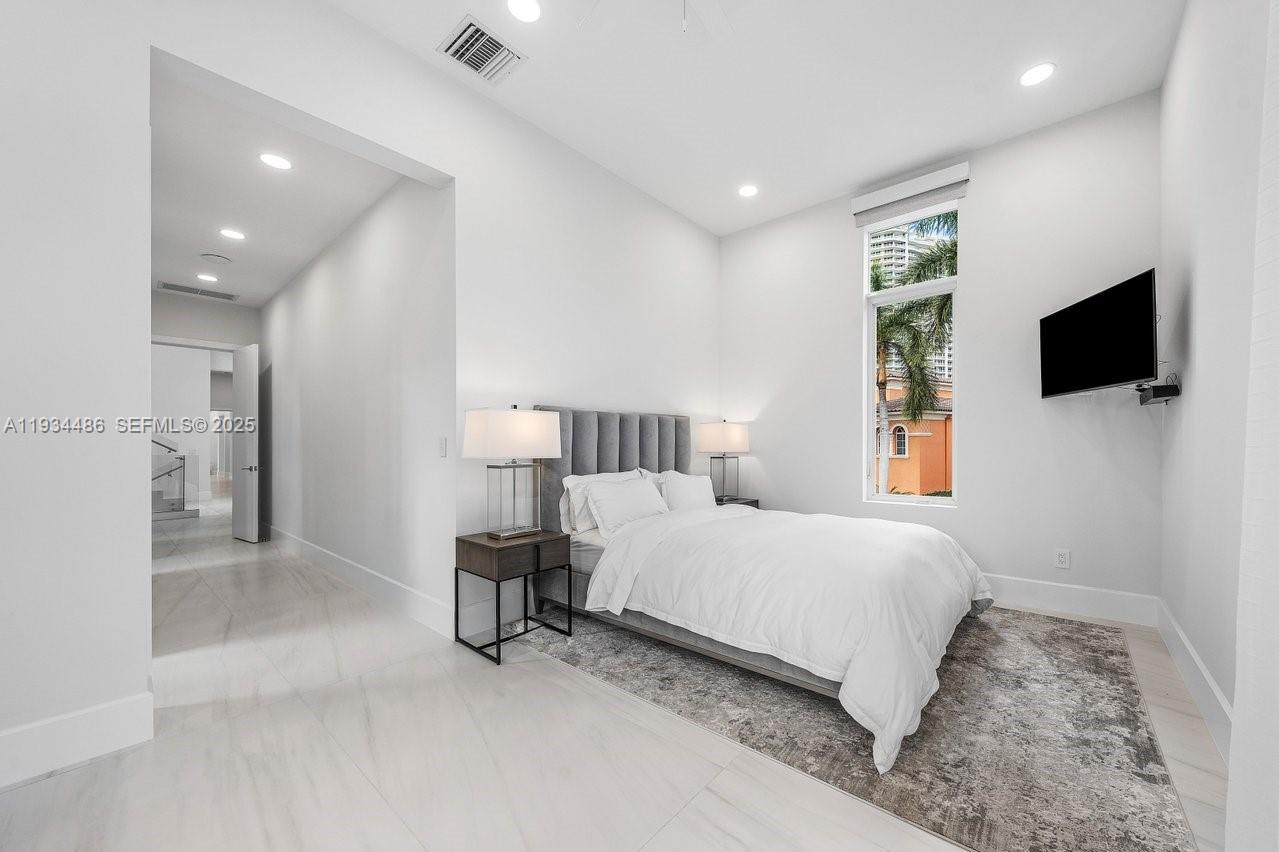 3912 Island Estates Dr #0, Aventura FL 33160