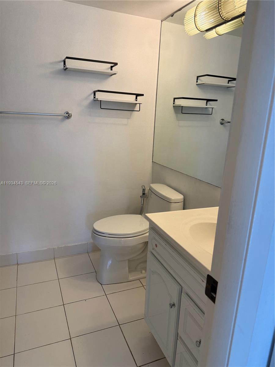 5199 NW 7th St #115, Miami FL 33126
