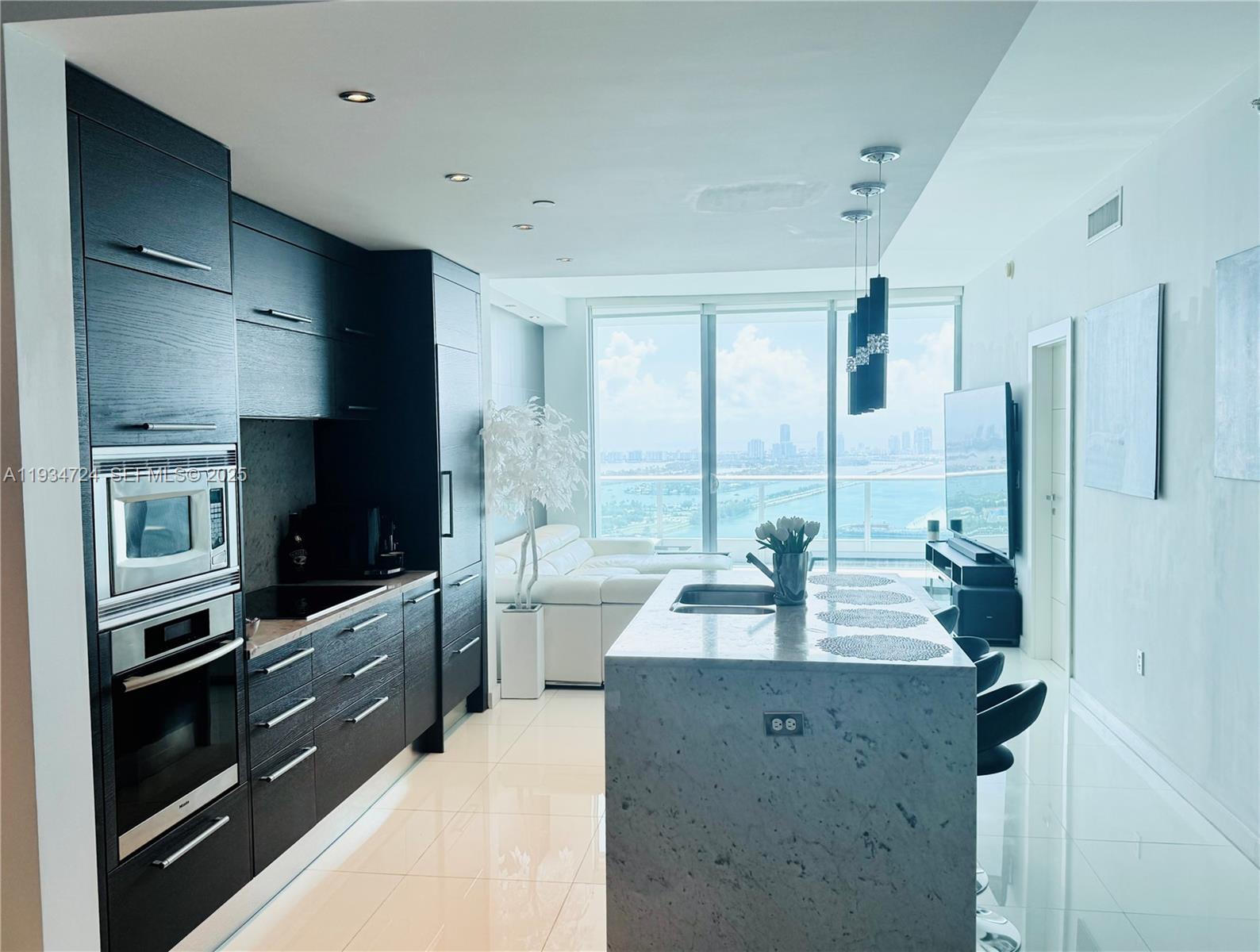 900 Biscayne Blvd #4504, Miami FL 33132