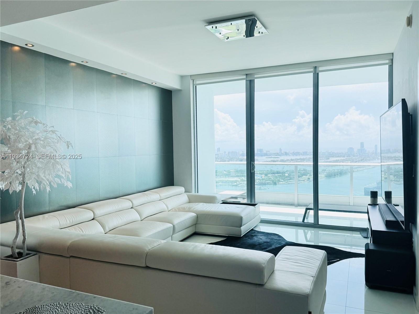 900 Biscayne Blvd #4504, Miami FL 33132