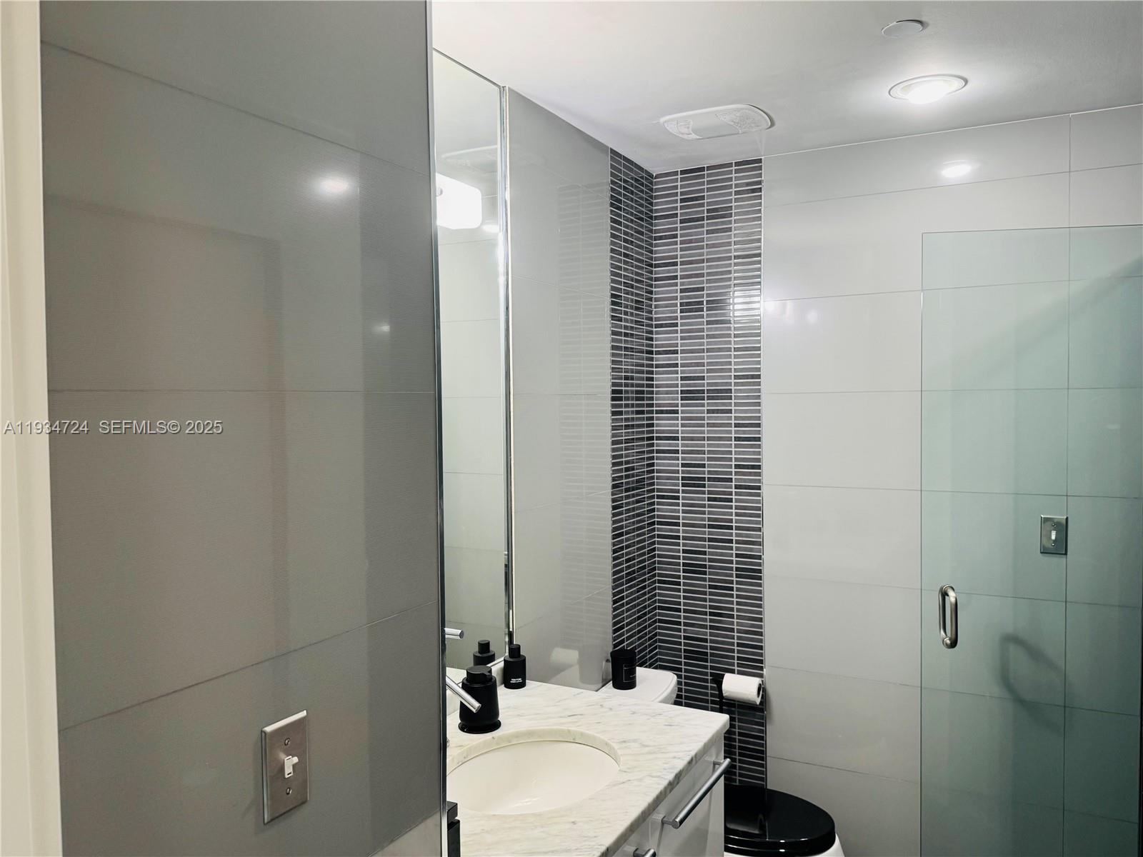 900 Biscayne Blvd #4504, Miami FL 33132