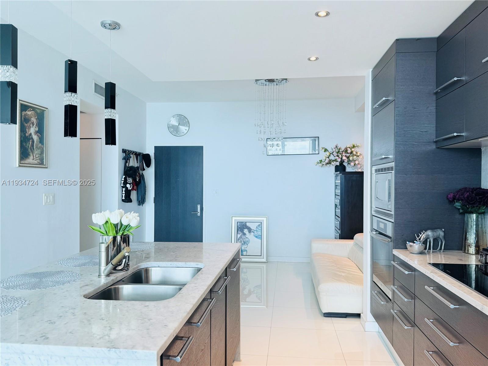 900 Biscayne Blvd #4504, Miami FL 33132