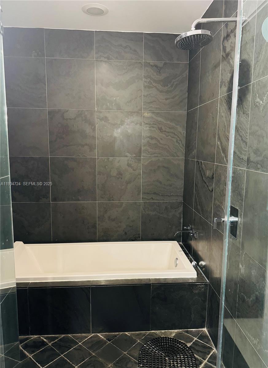 900 Biscayne Blvd #4504, Miami FL 33132
