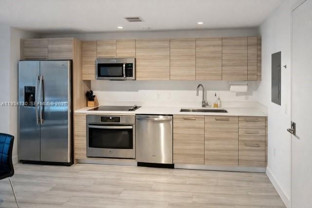121 NE 34th St #814, Miami FL 33137