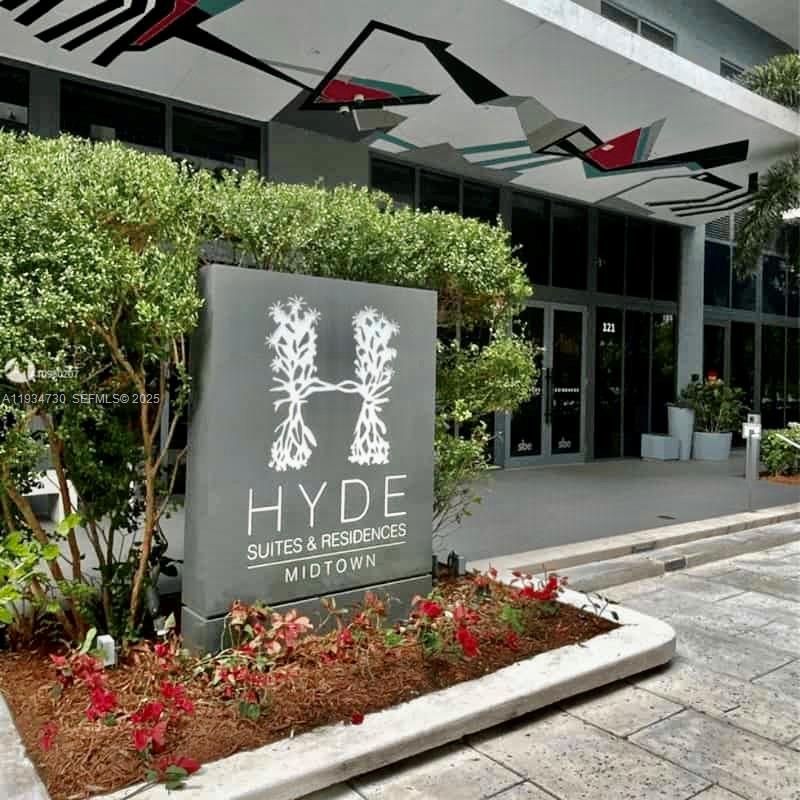 121 NE 34th St #814, Miami FL 33137