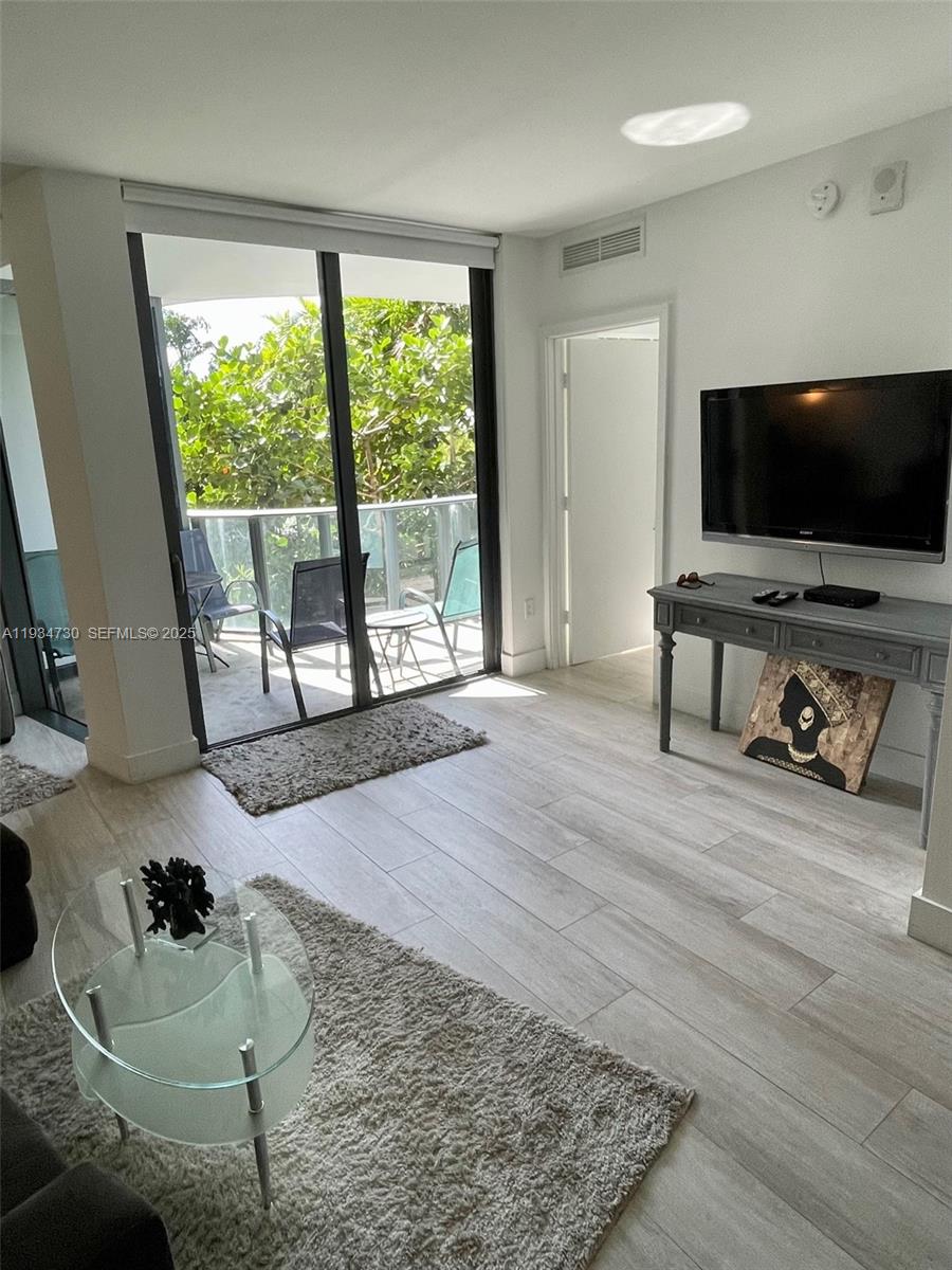 121 NE 34th St #814, Miami FL 33137