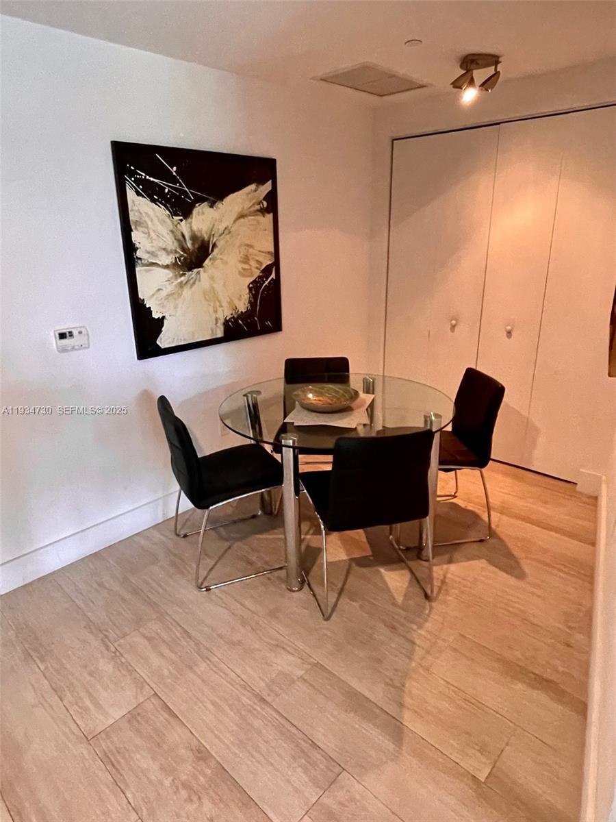 121 NE 34th St #814, Miami FL 33137