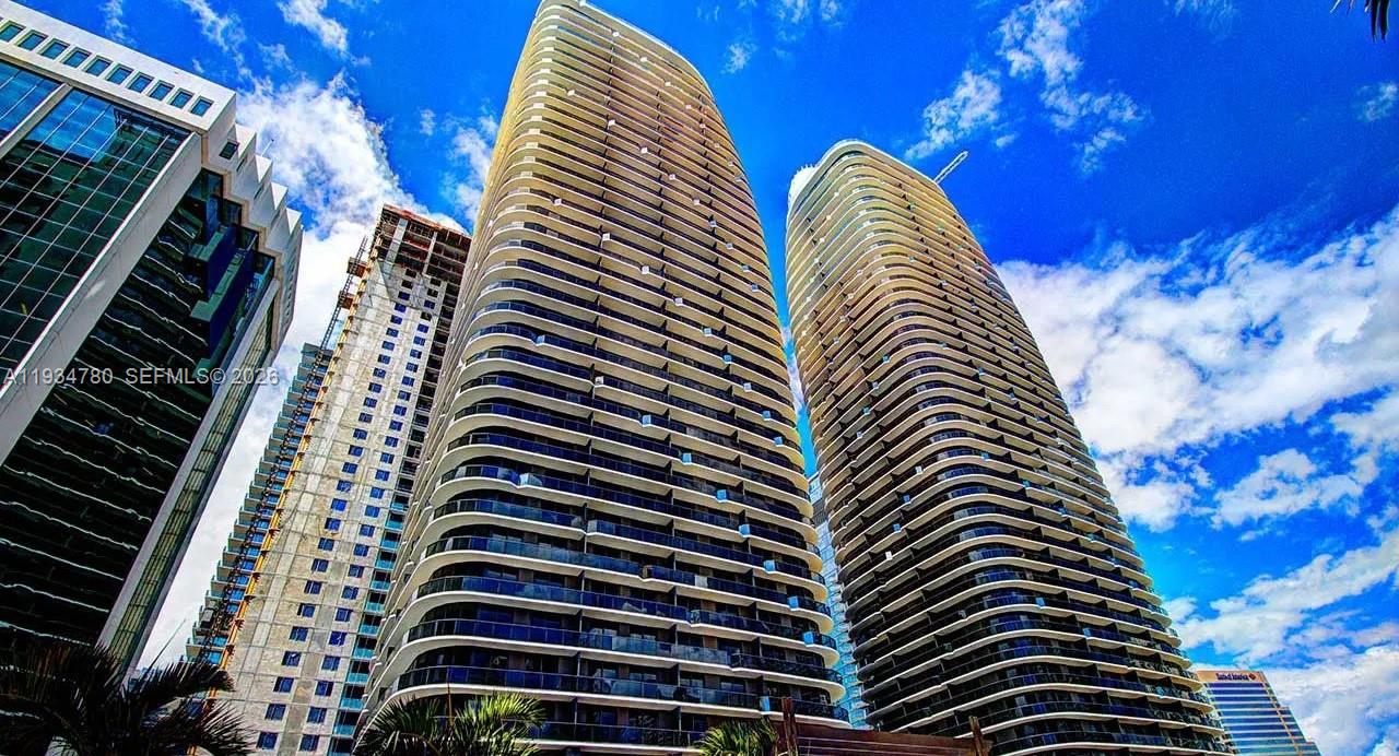 45 SW 9th St #3210, Miami FL 33130