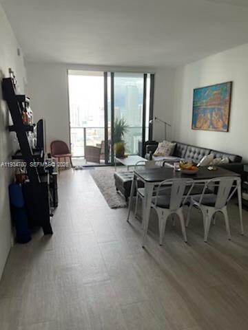 45 SW 9th St #3210, Miami FL 33130