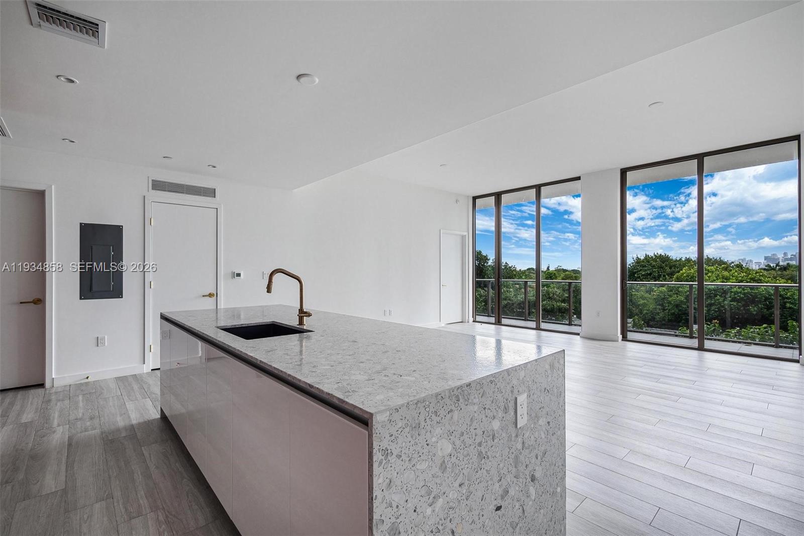 2678 Tigertail Ave #404, Miami FL 33133