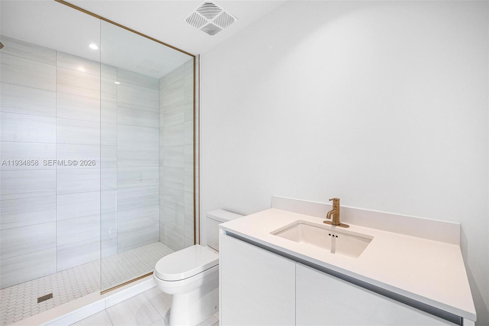 2678 Tigertail Ave #404, Miami FL 33133