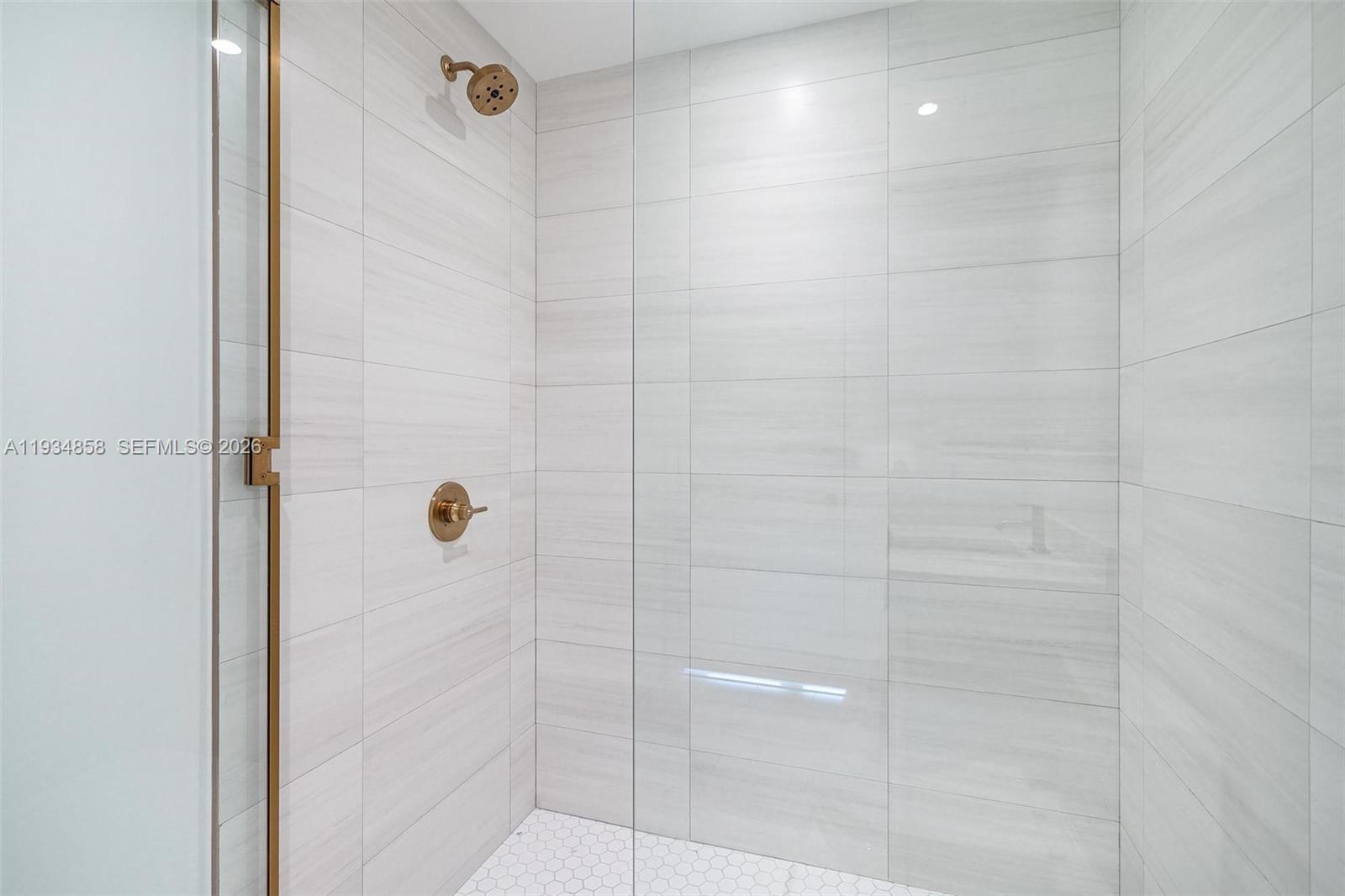 2678 Tigertail Ave #404, Miami FL 33133