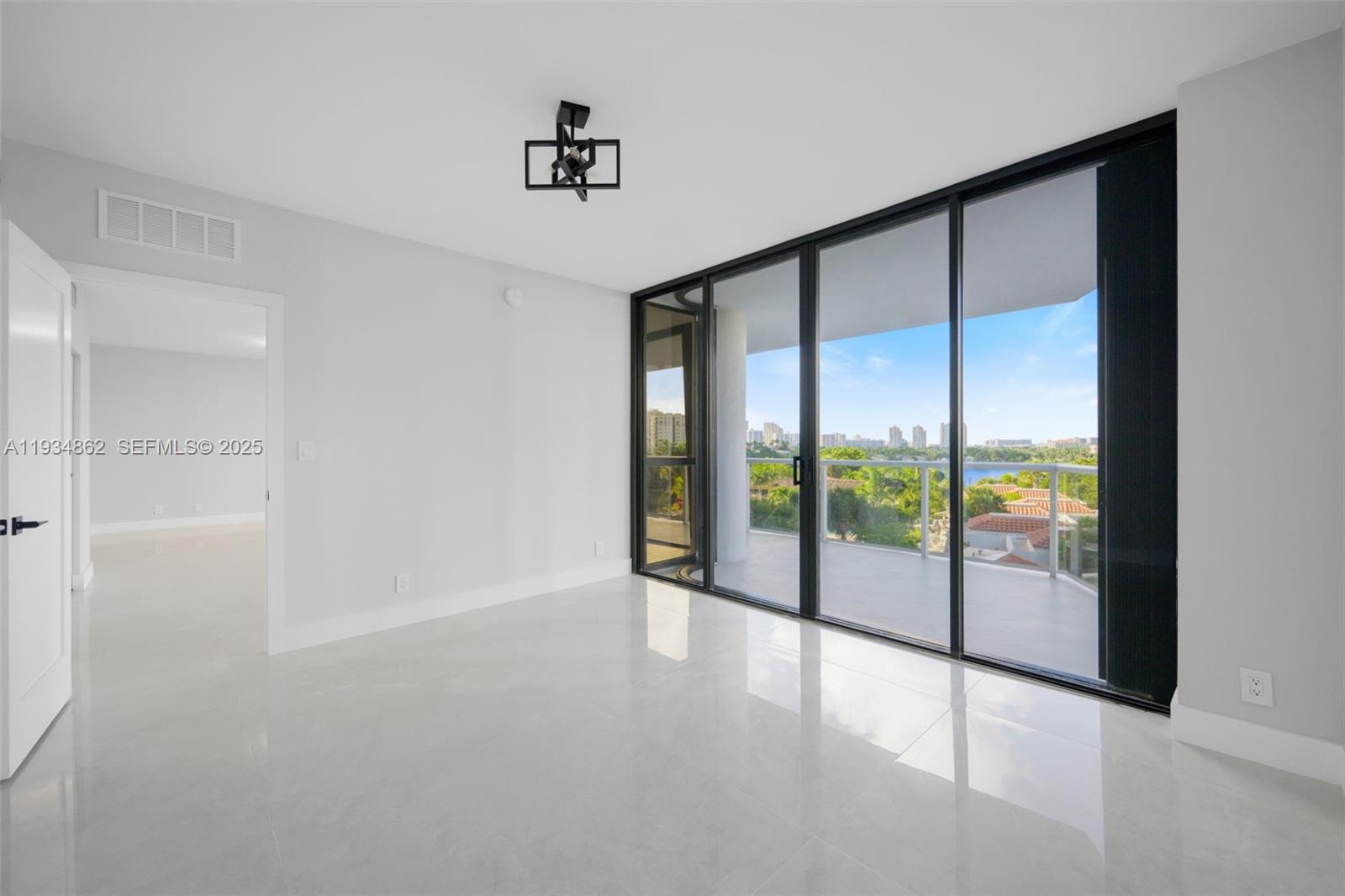 20281 E Country Club Dr #501, Aventura FL 33180
