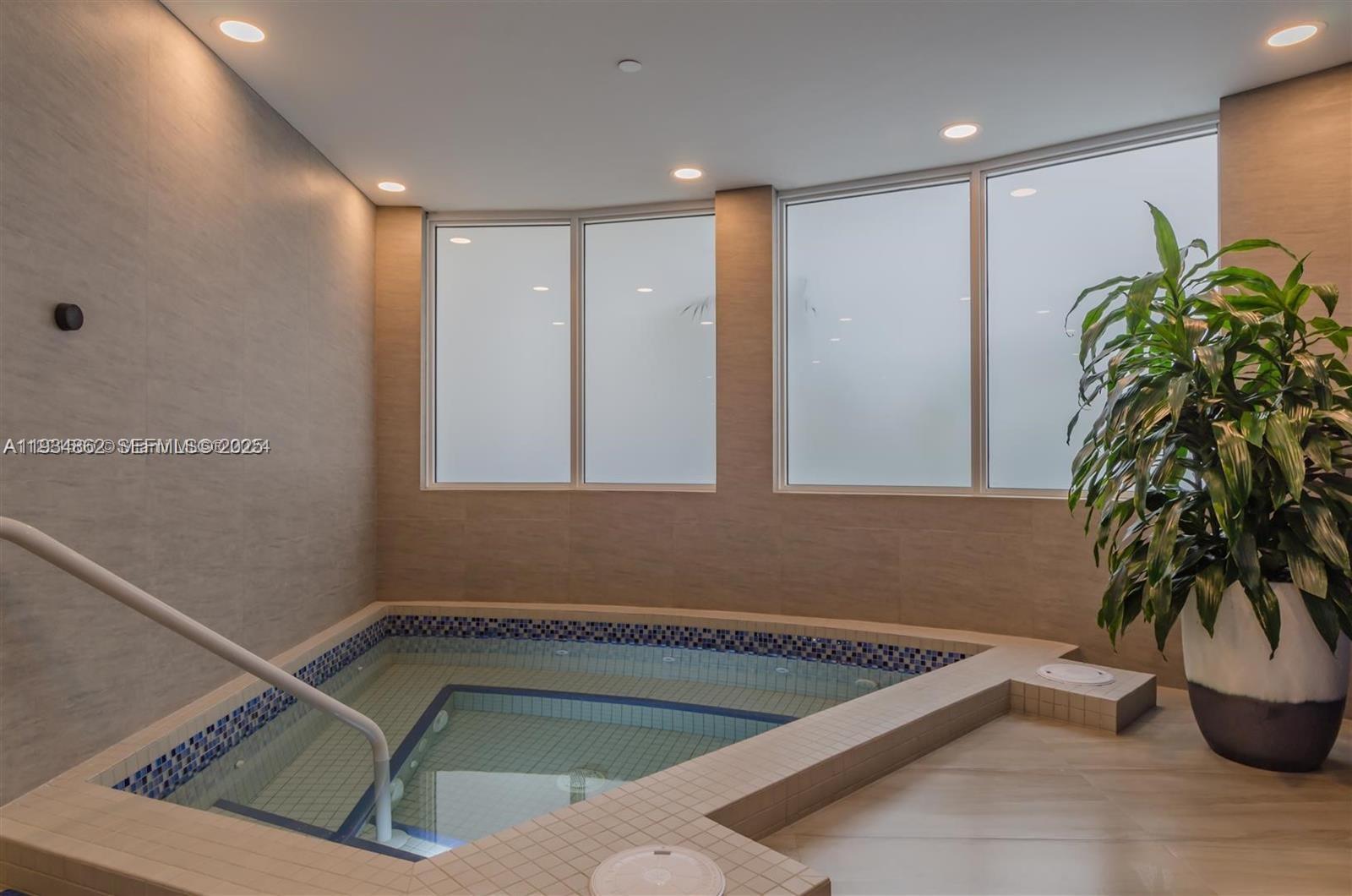 20281 E Country Club Dr #501, Aventura FL 33180