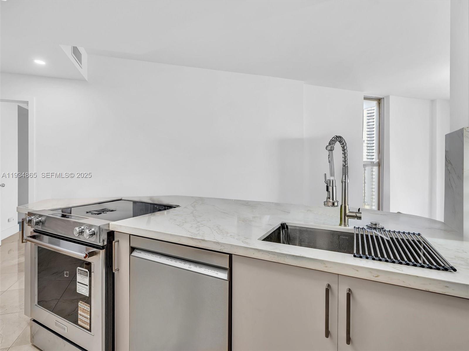 888 Brickell Key Dr #912, Miami FL 33131