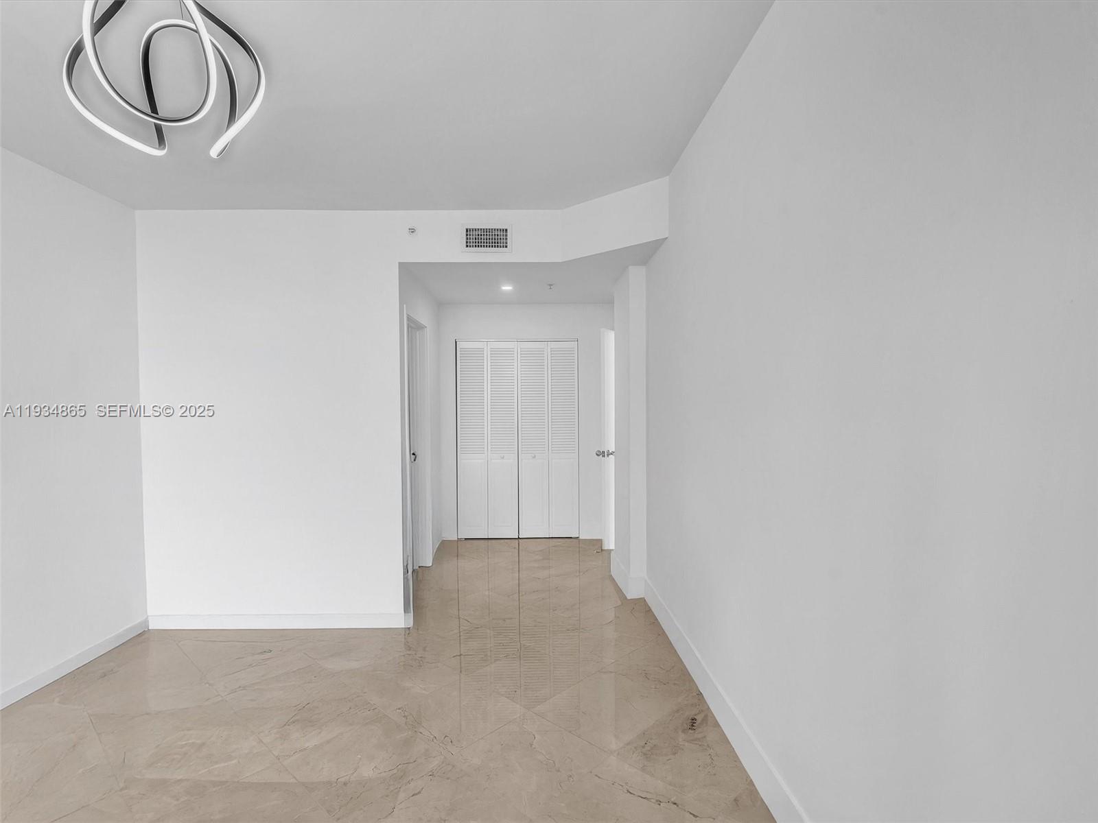888 Brickell Key Dr #912, Miami FL 33131