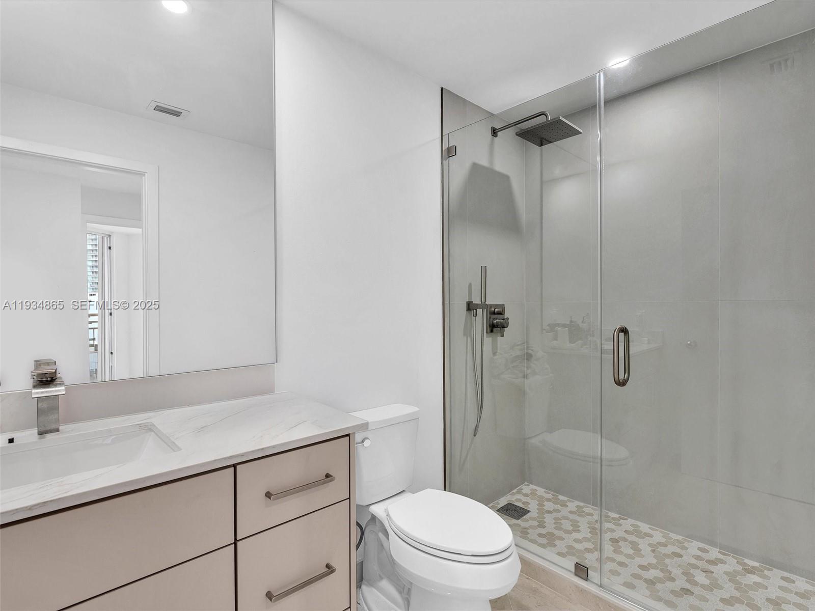 888 Brickell Key Dr #912, Miami FL 33131