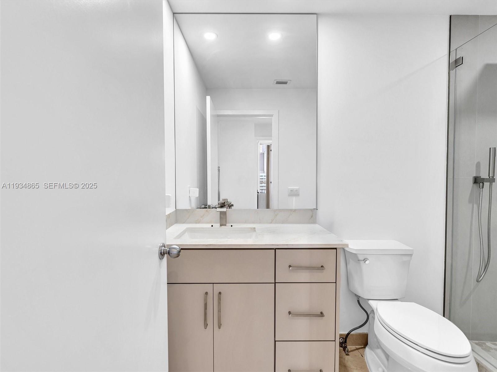 888 Brickell Key Dr #912, Miami FL 33131