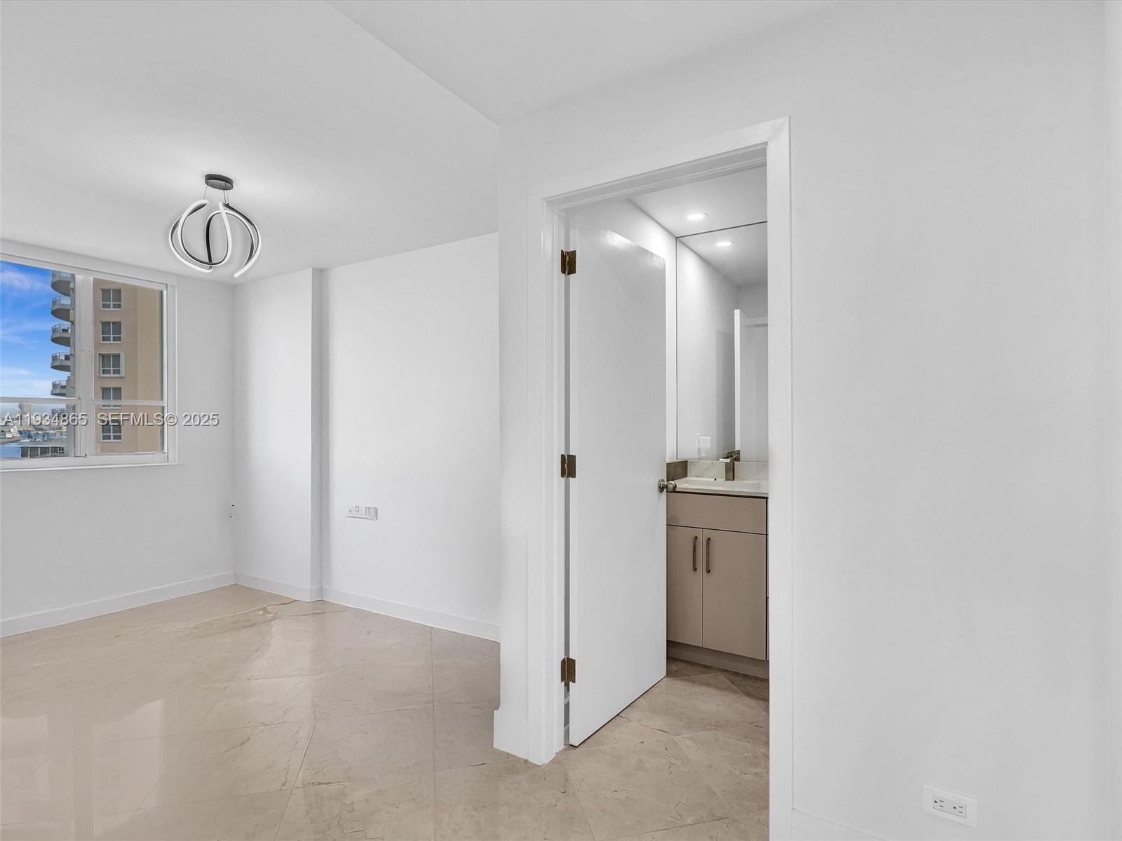 888 Brickell Key Dr #912, Miami FL 33131