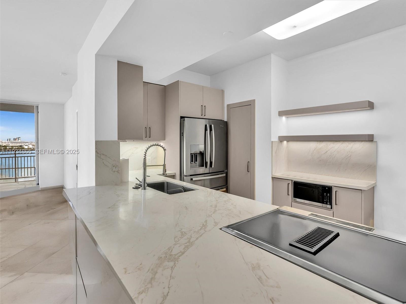 888 Brickell Key Dr #912, Miami FL 33131