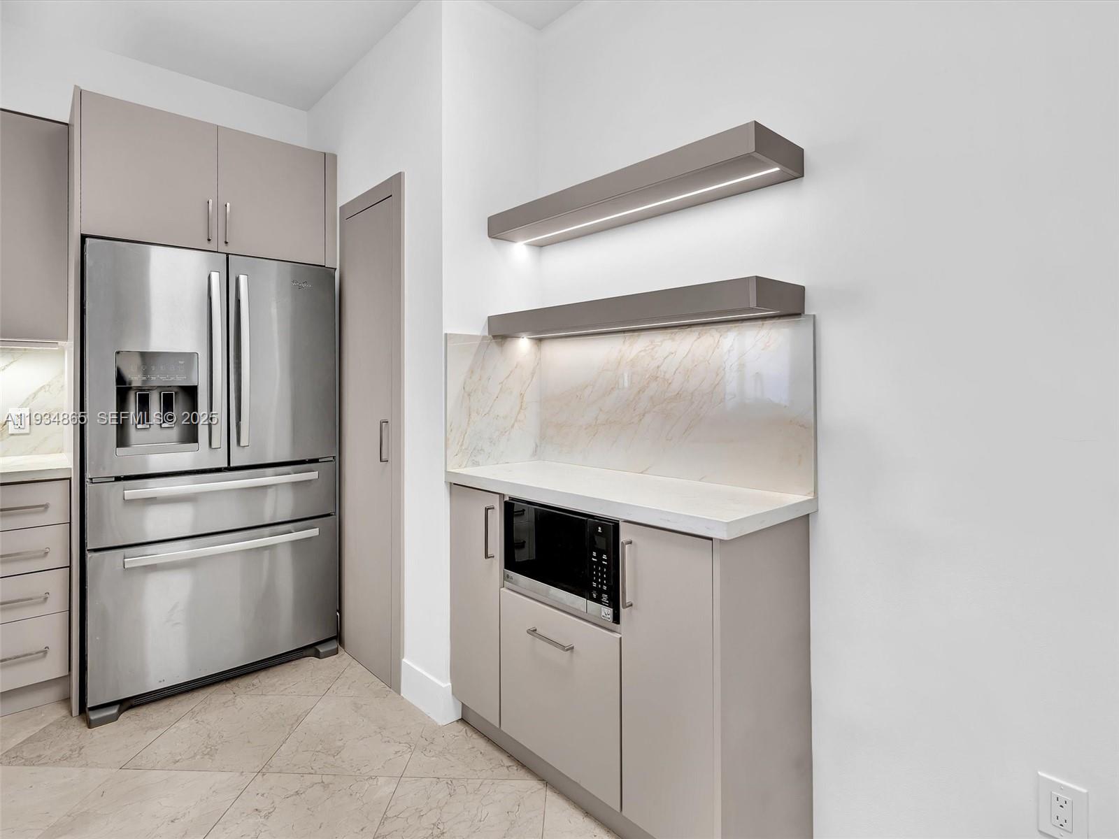 888 Brickell Key Dr #912, Miami FL 33131