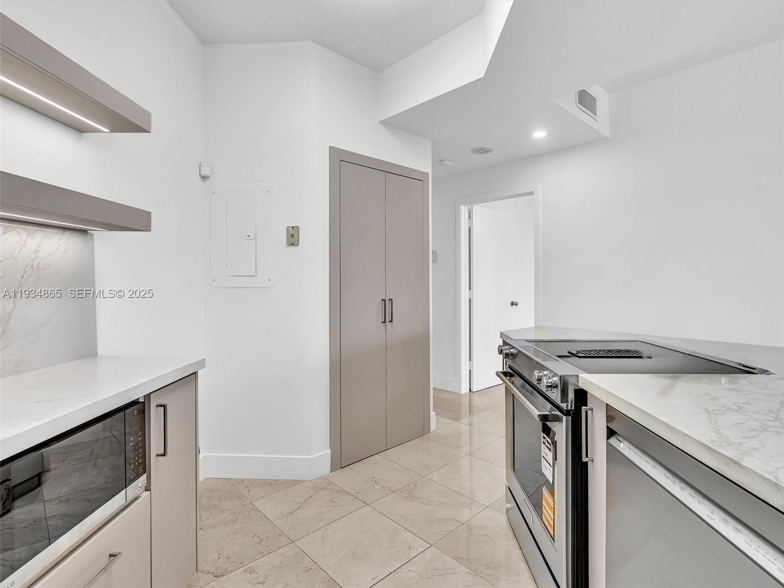 888 Brickell Key Dr #912, Miami FL 33131