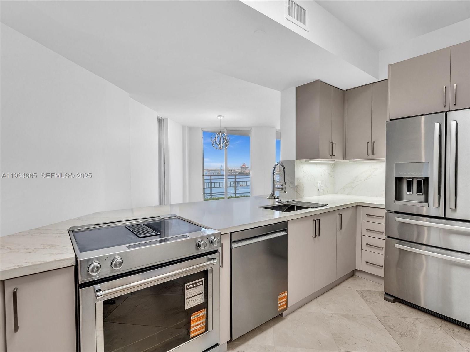 888 Brickell Key Dr #912, Miami FL 33131