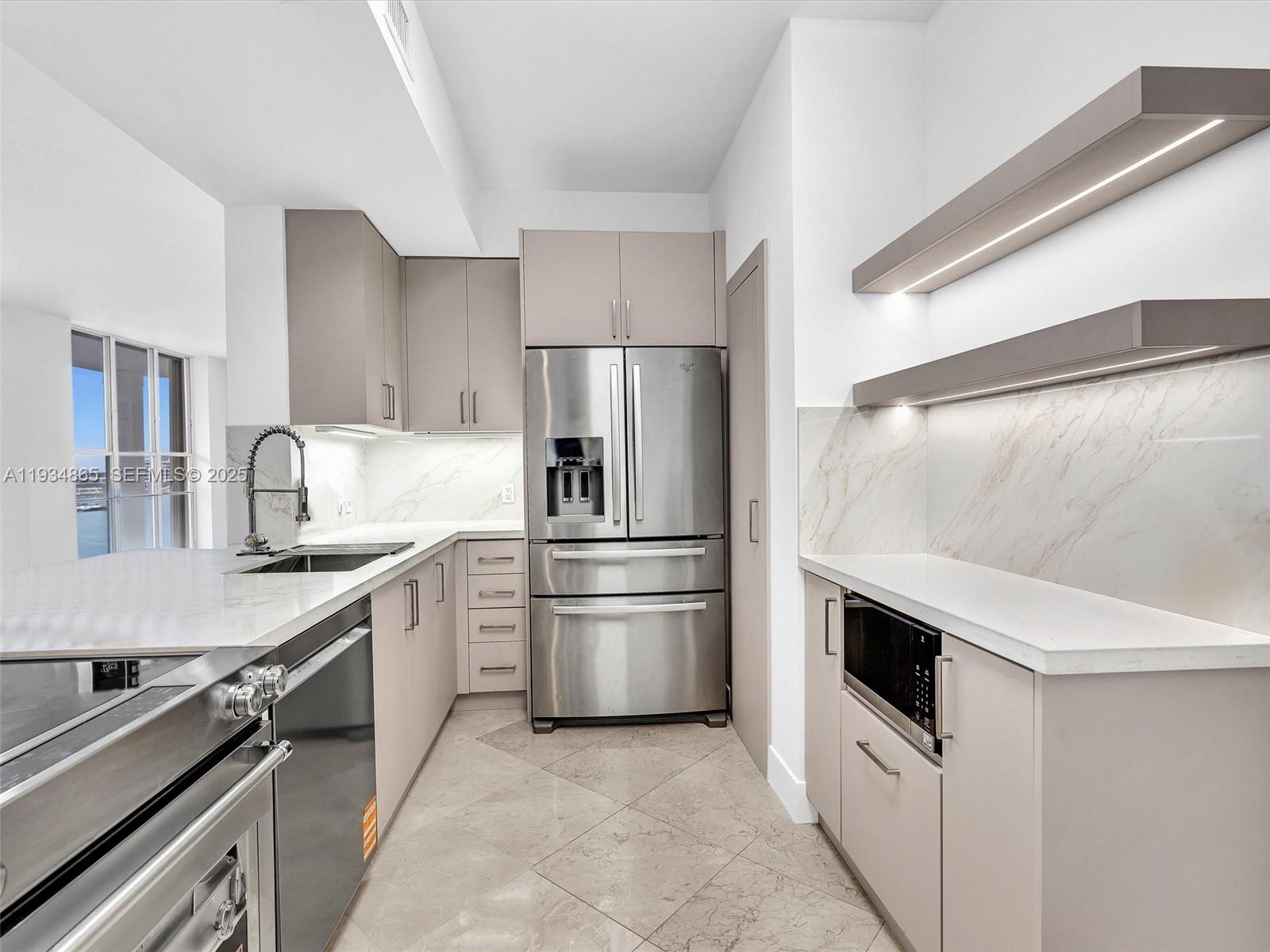 888 Brickell Key Dr #912, Miami FL 33131